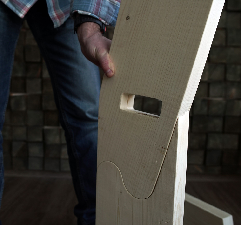 Assembling the frame of the Dobrosfera dome house. The assembled lock