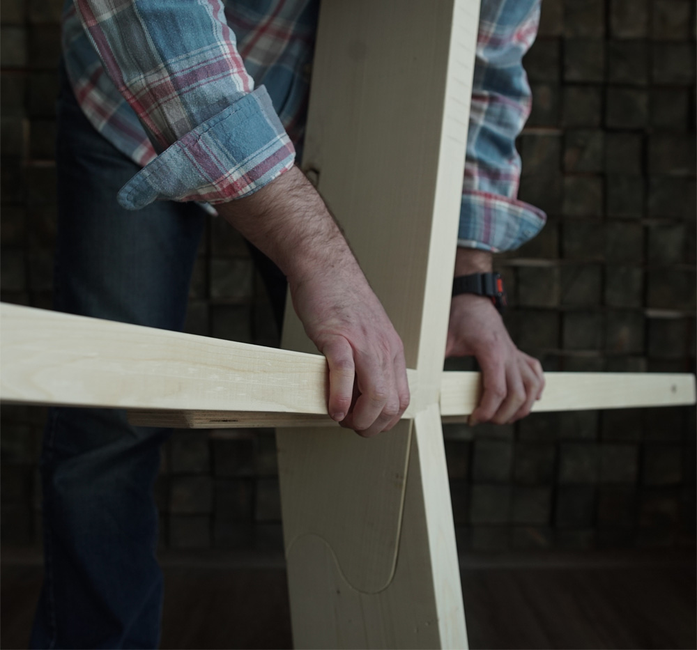 Assembling the Dobrosfera dome house frame. Attaching horizontal struts and closing the circle
